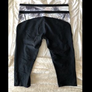 Fabletics Capri-Cropped Leggings w/ Floral Print